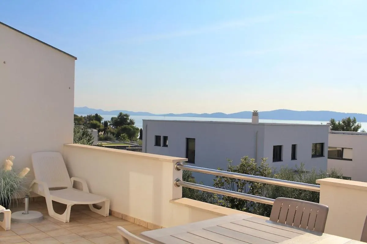 Apartment Verde زادار 0*,