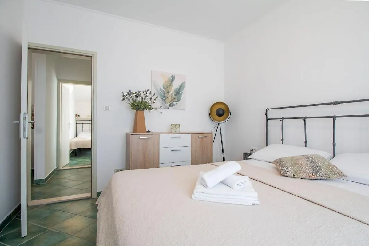 Apartment Verde زادار